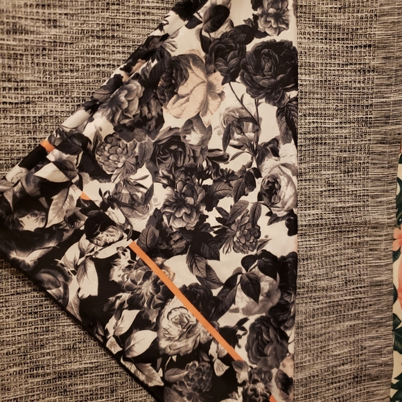 🌺🔥NEW BANANA REPUBLIC DRESSY SCARF - Picture 3 of 4